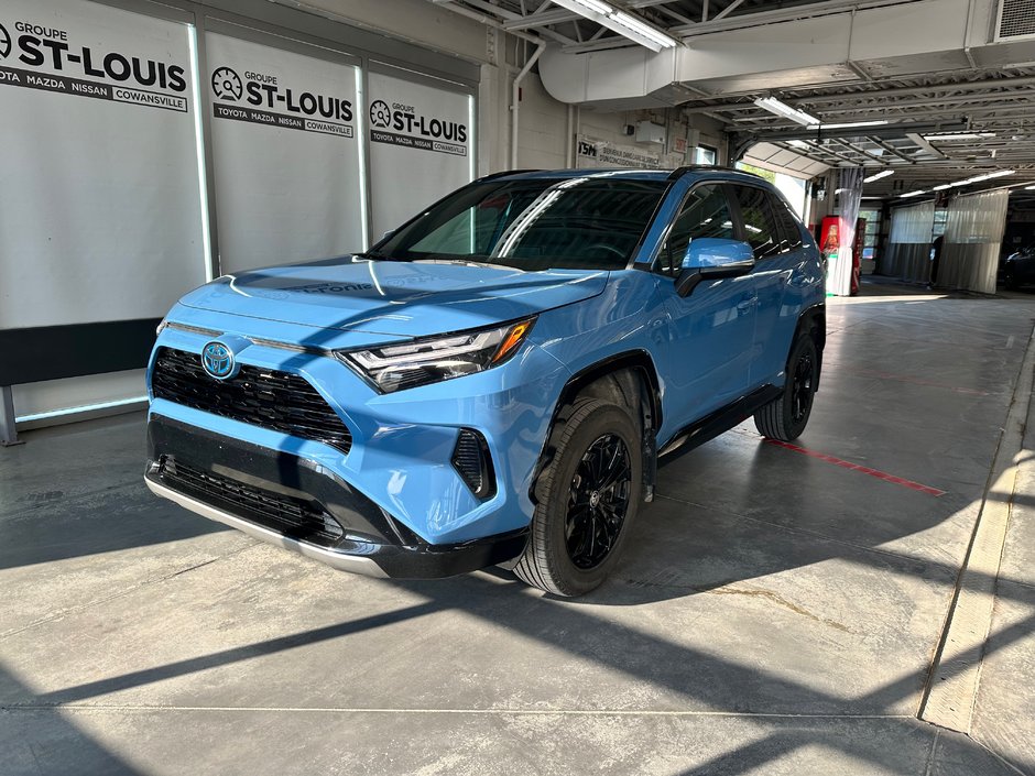 RAV4 Hybrid Hybrid SE Mag Toit Hayon électrique 2023 à Cowansville, Québec