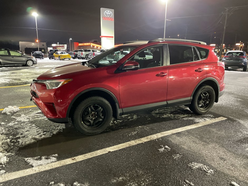 Toyota RAV4 LE FWD 2017 à Cowansville, Québec