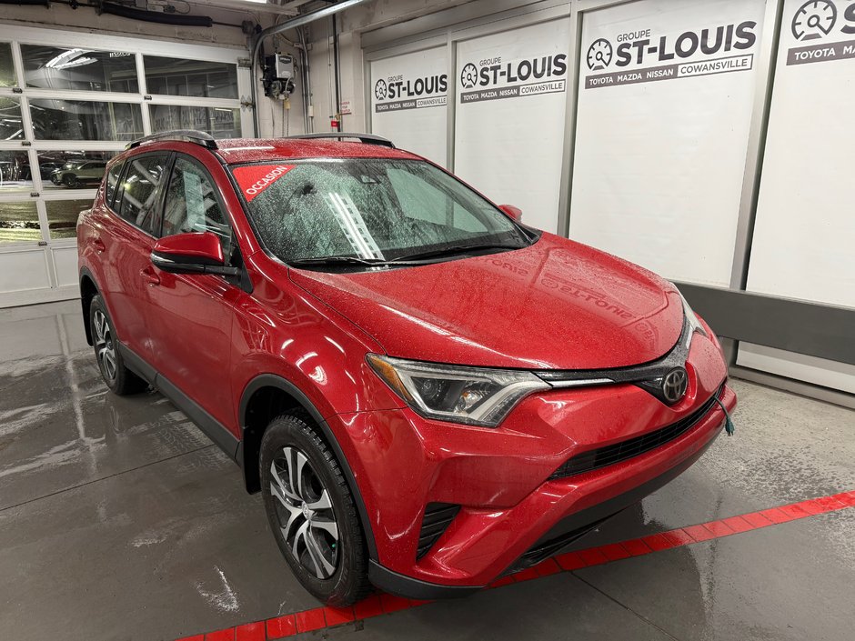 Toyota RAV4 LE FWD 2017 à Cowansville, Québec