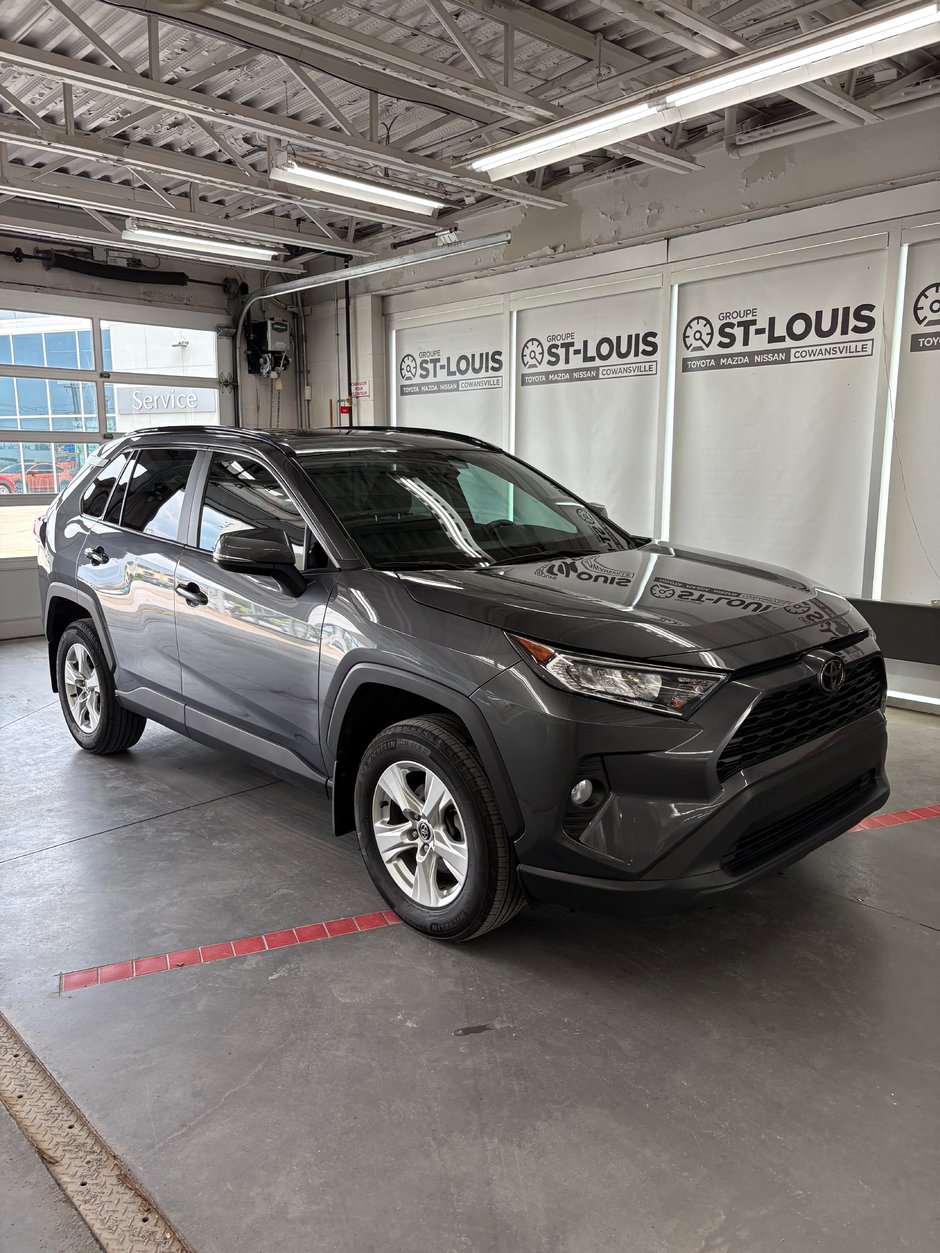 Toyota RAV4 XLE / FWD 2020 à Cowansville, Québec