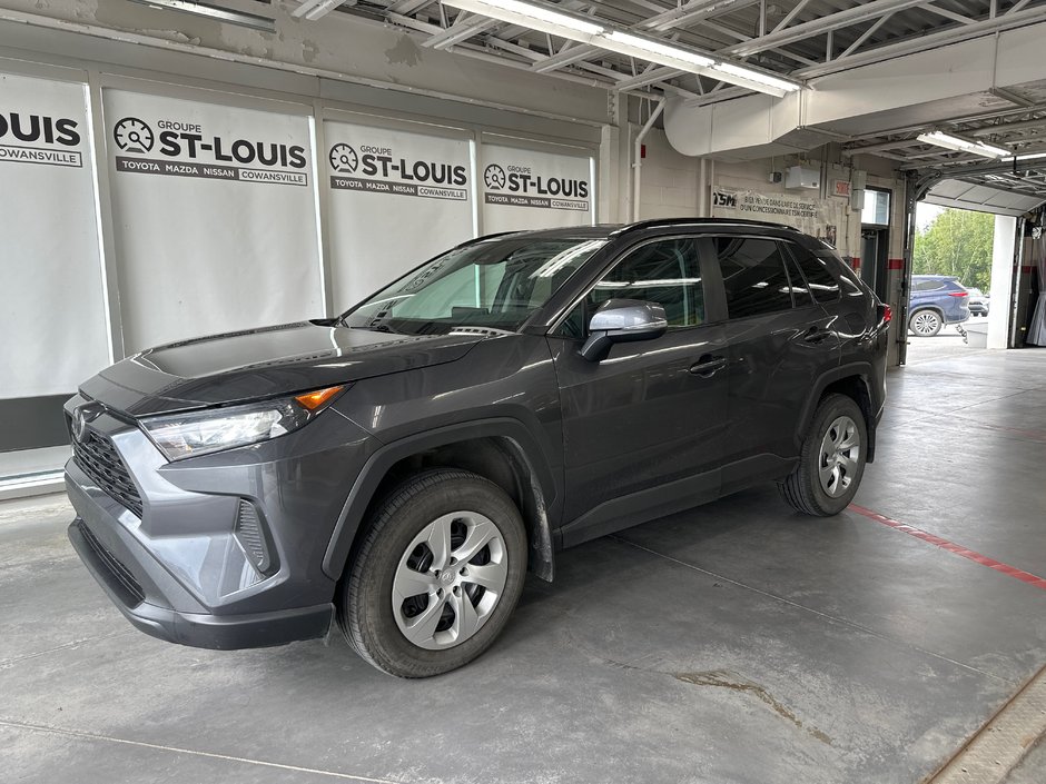 2021 Toyota RAV4 LE in Cowansville, Quebec