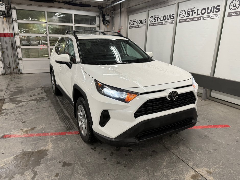 Toyota RAV4 LE AWD 2021 à Cowansville, Québec