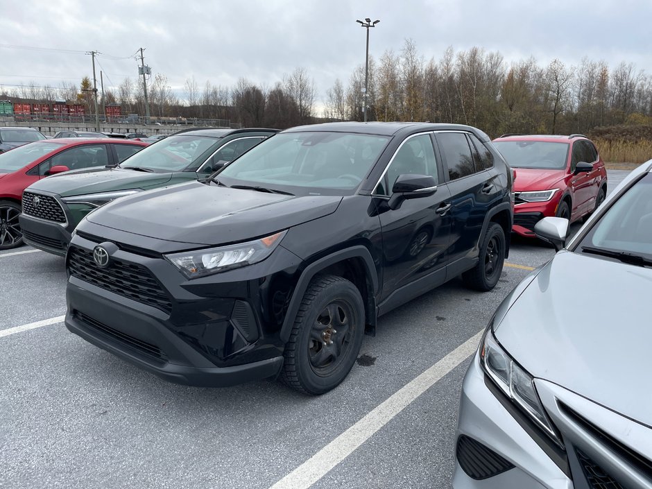 Toyota RAV4 LE AWD 2022 à Cowansville, Québec