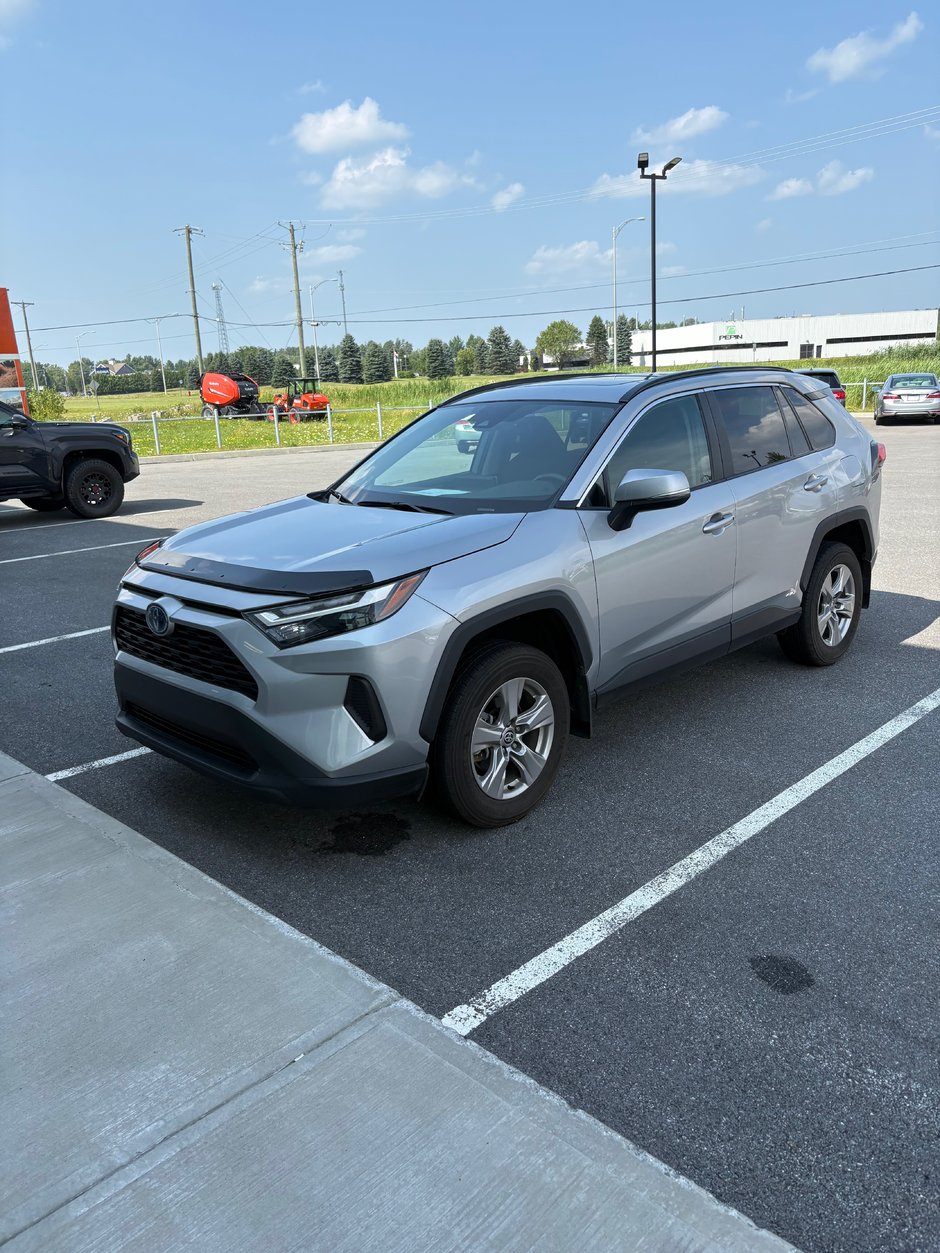 Toyota RAV4 Hybrid XLE 2023 à Cowansville, Québec