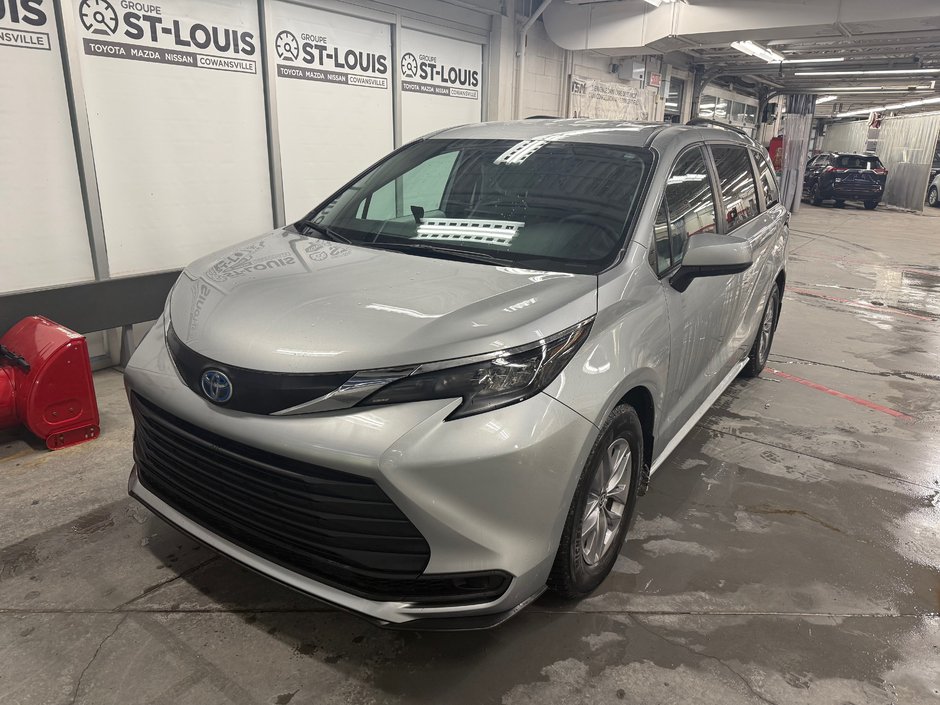 2025 Toyota Sienna LE AWD 8 places in Cowansville, Quebec
