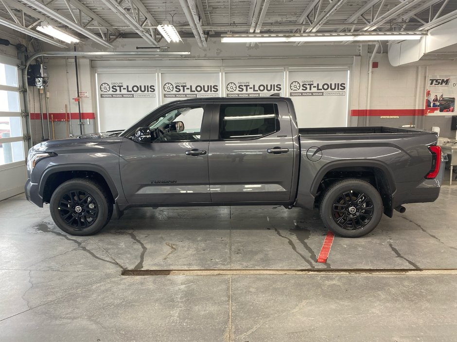 TUNDRA HYBRID CREWMAX LIMITED 2024 à Cowansville, Québec