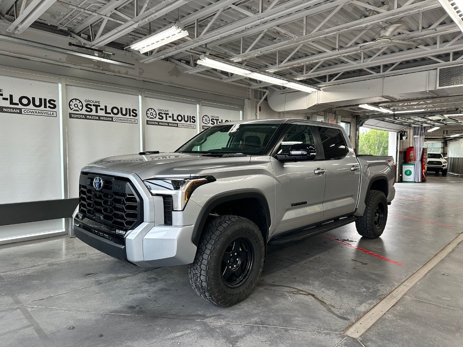 TUNDRA HYBRID CREWMAX LIMITED MODIFIER 2024 à Cowansville, Québec