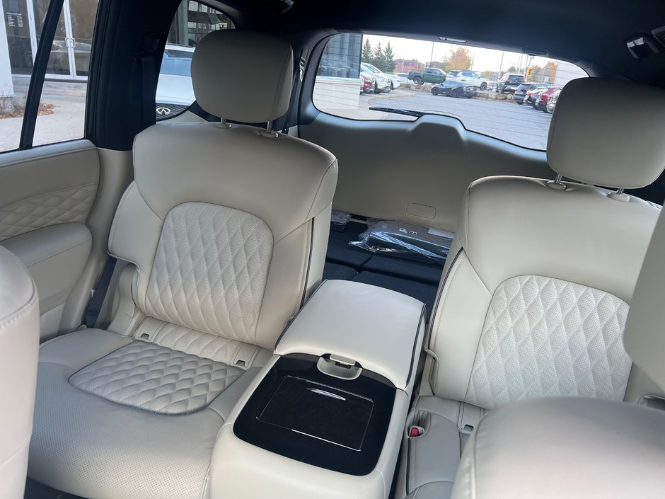 Infiniti QX80 LUXE 2024