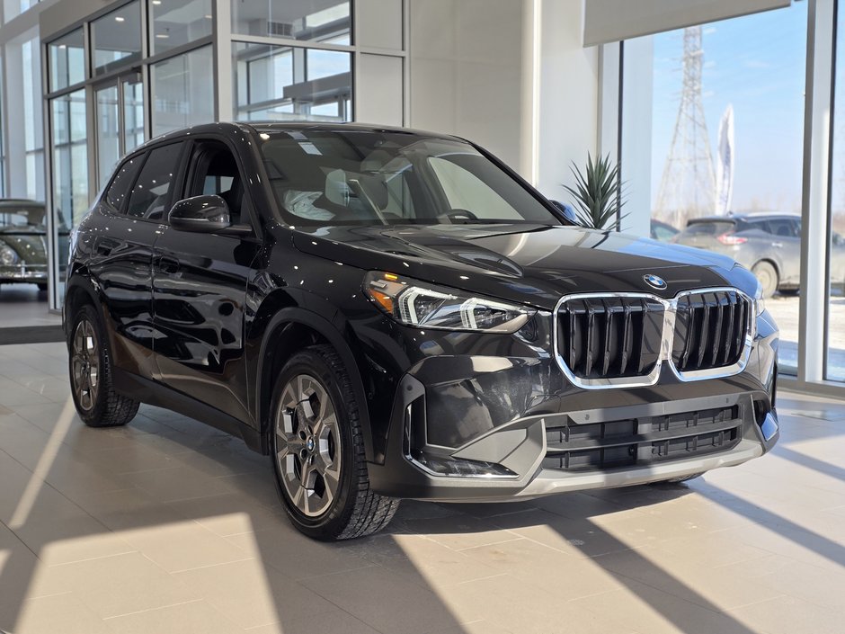 BMW X1 xDrive28i **8 ROUES** CARPLAY | CUIR | NAV | CUIR 2025 à Laval, Québec