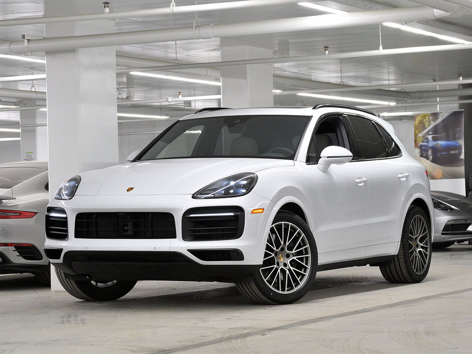 2023  Cayenne Premium Package / Trailer Hitch / Air Suspension in Laval, Quebec