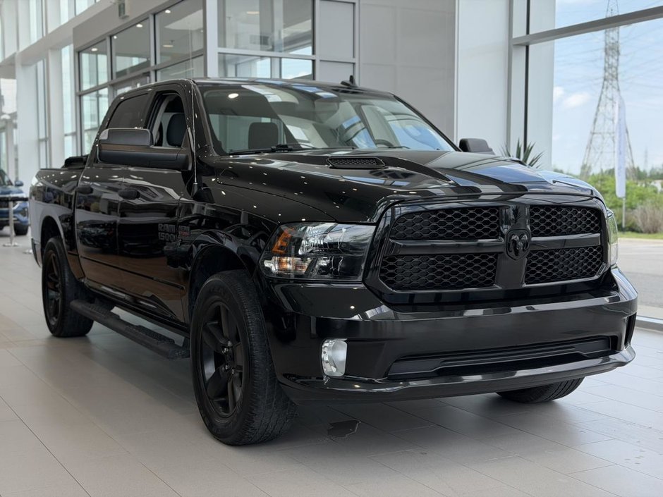 Ram 1500 Classic Express NIGHT EDITION | CREW CAB | 8 ROUES | 4X4 | CARPLAY | CAMÉRA | BLUETOOTH +++ 2020 à Laval, Québec