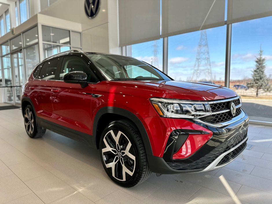 2023  Taos Highline AWD | TOIT NOIR | PANO | JANTES 19P | +++ in Laval, Quebec