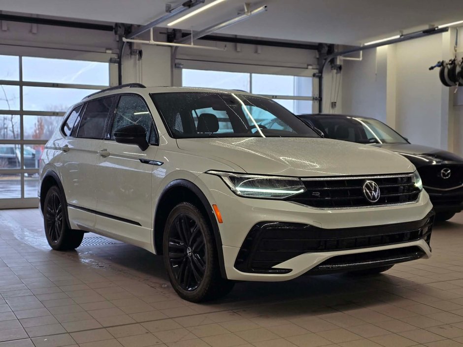 Volkswagen Tiguan Comfortline R-Line Black Edition DÉMARREUR | PANO 2022 à Laval, Québec