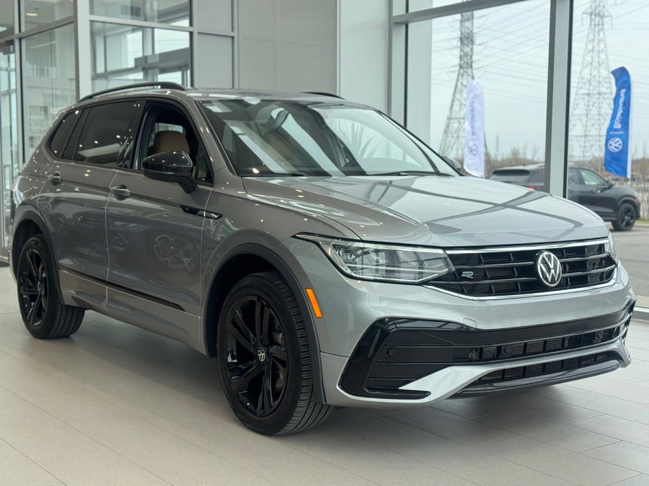 2023 Volkswagen Tiguan Comfortline R-Line Black Edition DÉMARREUR | PANO in Laval, Quebec