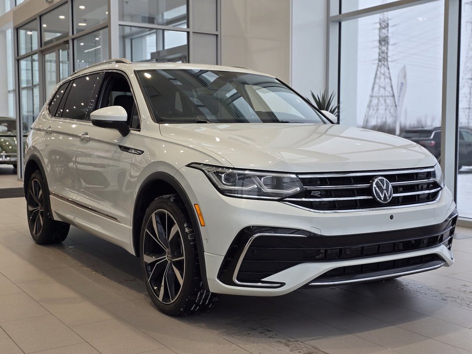 Volkswagen Tiguan Highline R-Line TOIT PANO | CUIR | NAV | CARPLAY +++ 2023 à Laval, Québec