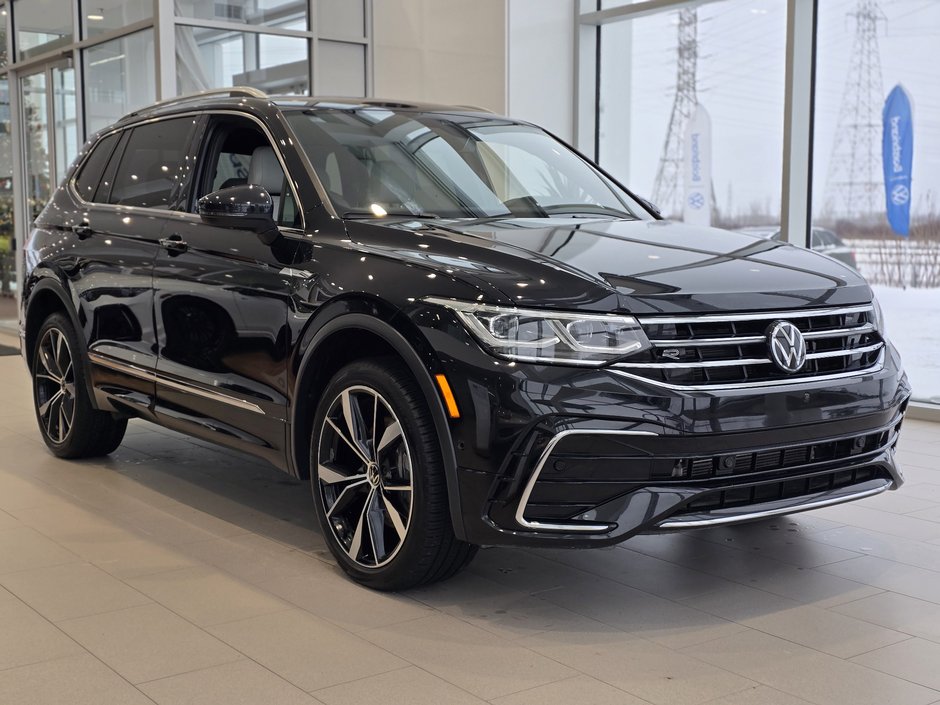 2024 Volkswagen Tiguan Highline R-Line BAS KM | DÉMARREUR | NAV | PANO | in Laval, Quebec