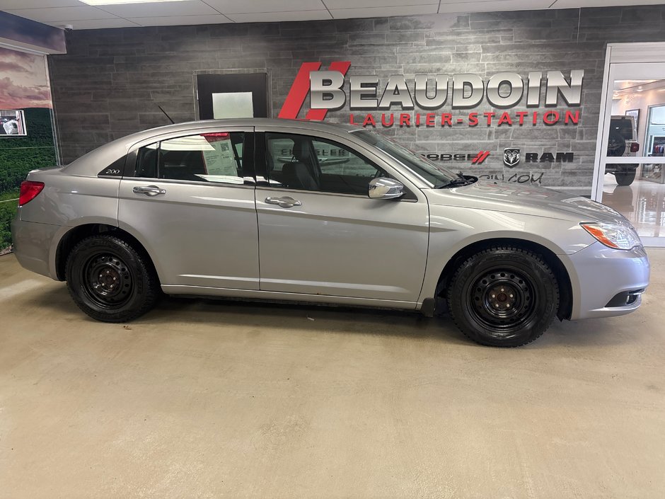 Chrysler 200 Limited 2013 SIEGES CUIR CHAUFFANTS AVANT * TOIT OUVRANT * DÉMARREUR À DISTANCE