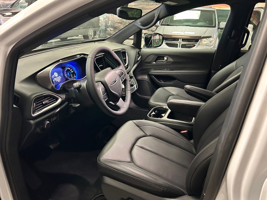 2025 Chrysler Grand Caravan SXT