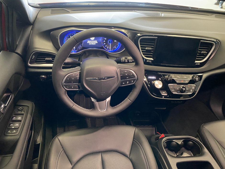 2025 Chrysler GRAND CARAVAN SXT