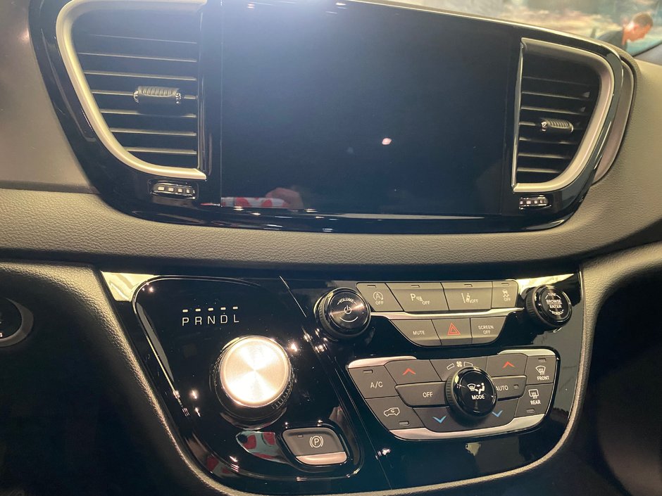 2025 Chrysler GRAND CARAVAN SXT