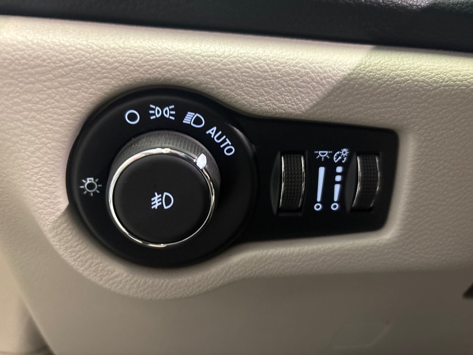 2021 Chrysler PACIFICA HYBRID LIMITED Limited