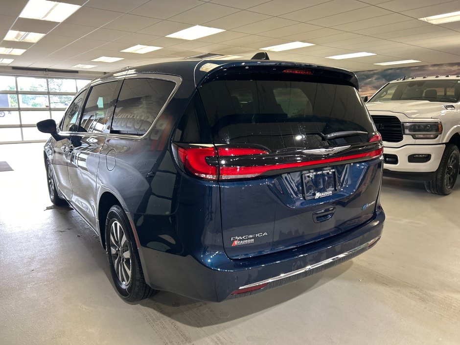 Chrysler Pacifica Hybrid SELECT 2025