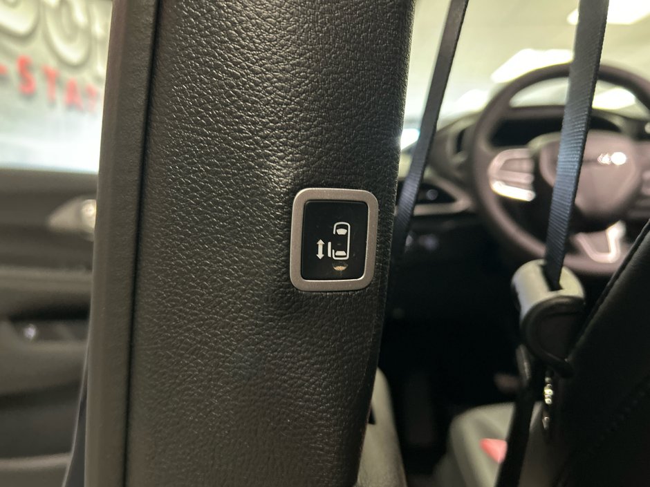 Chrysler Pacifica Hybrid SELECT 2025