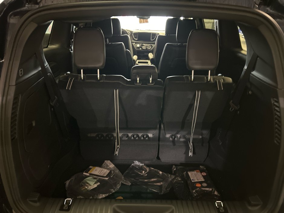 Chrysler Pacifica Hybrid SELECT 2025