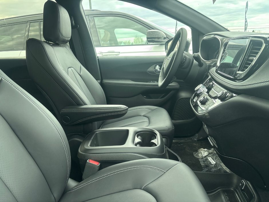 Chrysler Pacifica Hybrid SELECT 2025