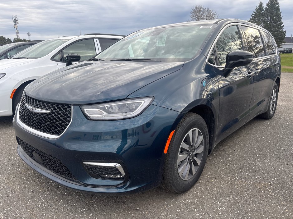 Chrysler Pacifica Hybrid SELECT 2025