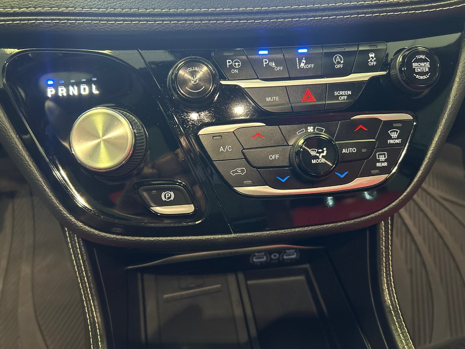 2021 Chrysler PACIFICA LIMITED Limited