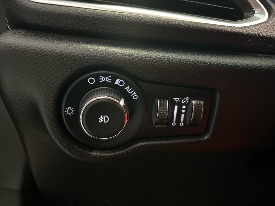 2021 Chrysler PACIFICA LIMITED Limited