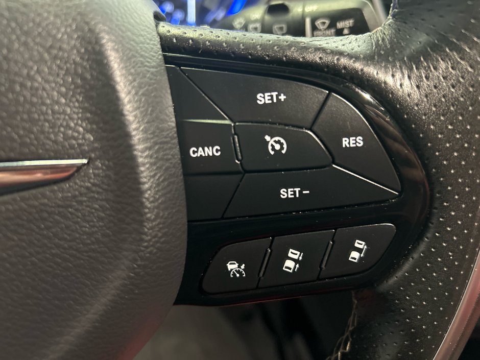 2021 Chrysler PACIFICA LIMITED Limited