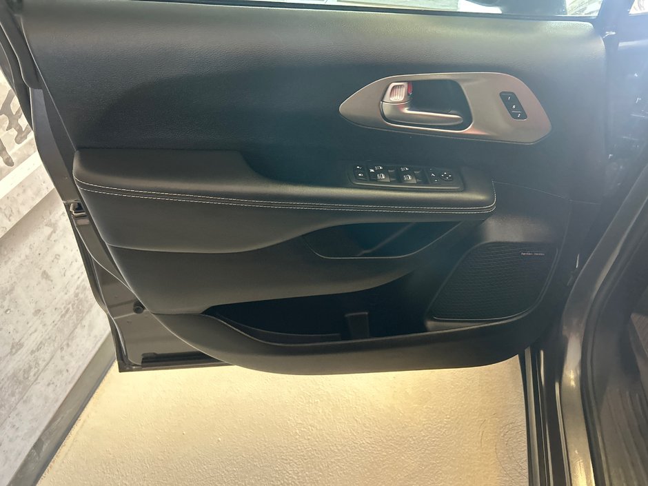 2021 Chrysler PACIFICA LIMITED Limited