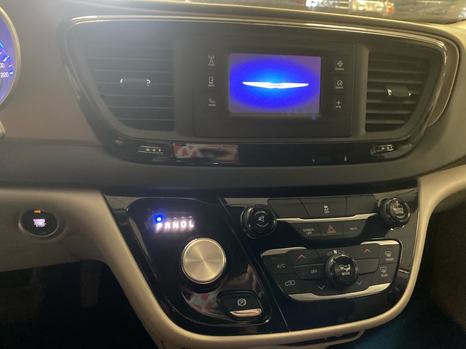 Chrysler Pacifica LX 2017