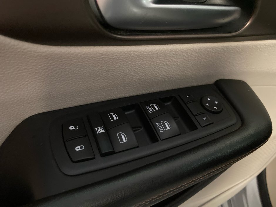 Chrysler Pacifica LX 2017