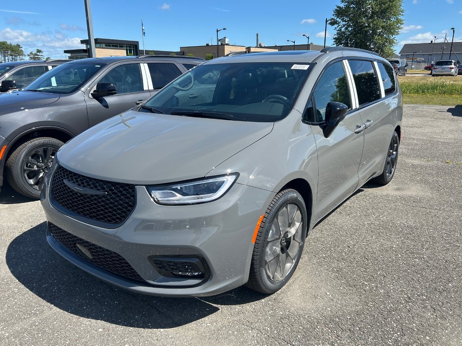 Chrysler Pacifica LIMITED 2025