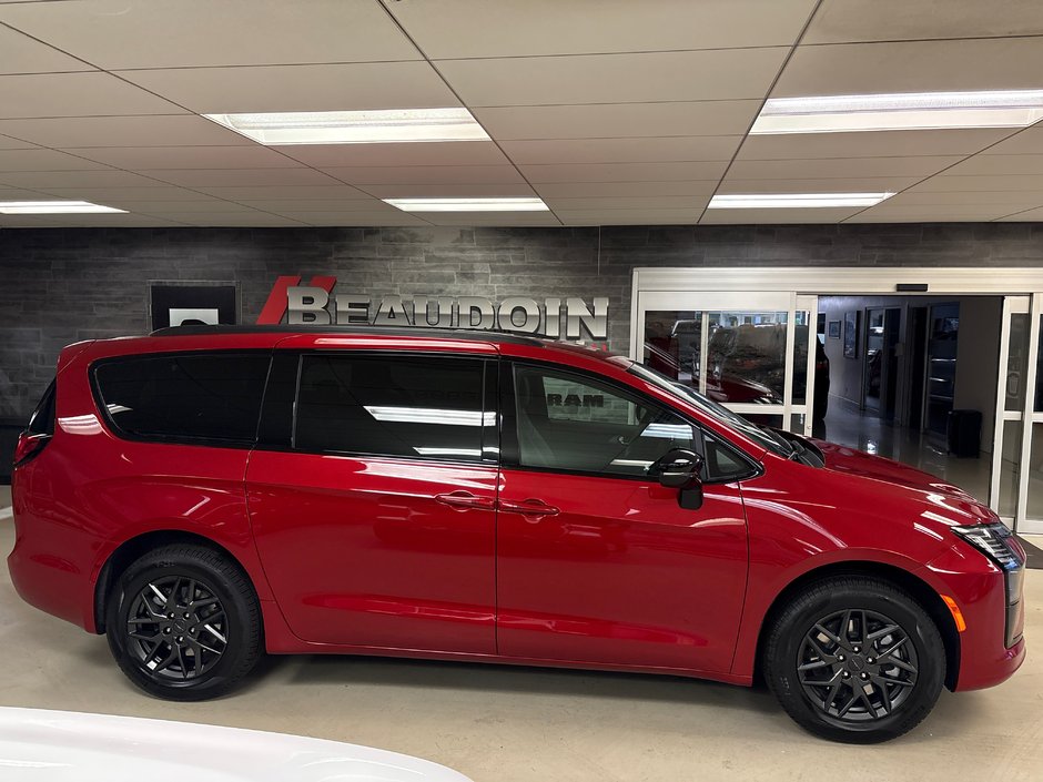 Chrysler Pacifica SELECT AWD 2027