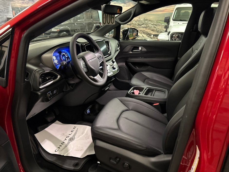Chrysler Pacifica SELECT AWD 2027