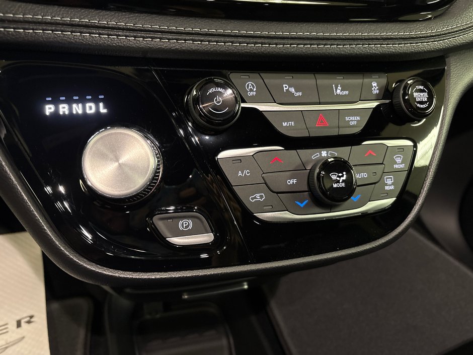 Chrysler Pacifica SELECT AWD 2027