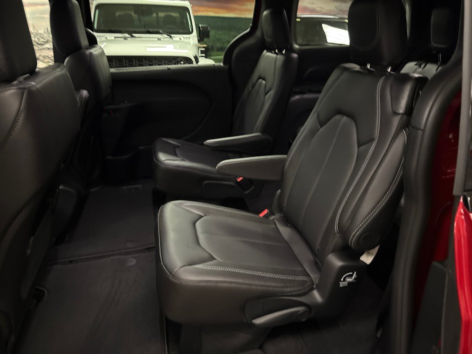 Chrysler Pacifica SELECT AWD 2027