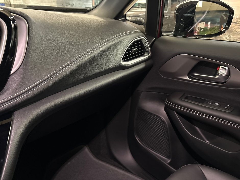 Chrysler Pacifica SELECT AWD 2027