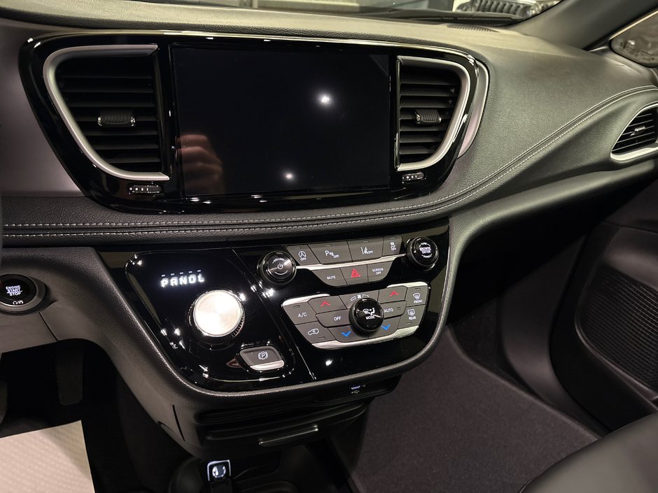 Chrysler Pacifica SELECT AWD 2027