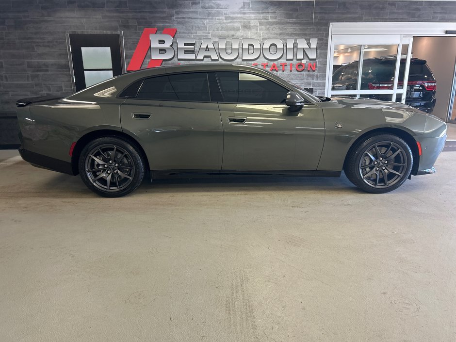 Dodge Charger 4-Doors SCAT PACK PLUS 2026 SIÈGES AVANT CHAUF/VENTILÉS*ENSEMBLE BLACKTOP*TOIT PANORAMIQUE*SIÈGES ARRIÈRE CHAUF.*MÉMOIRE SIÈGES