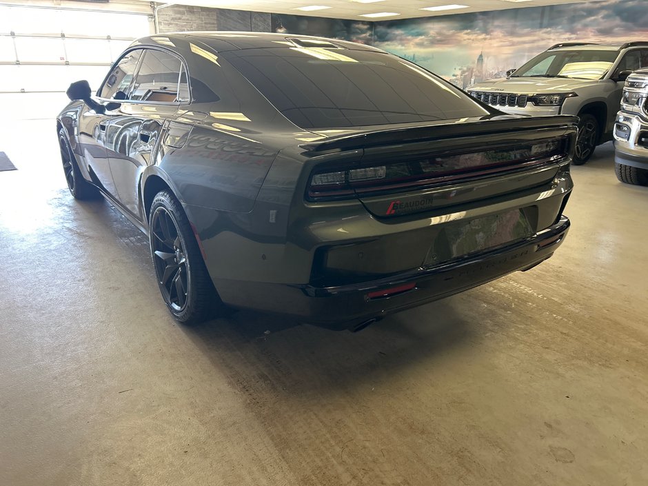 Dodge Charger 4-Doors SCAT PACK PLUS 2026 SIÈGES AVANT CHAUF/VENTILÉS*ENSEMBLE BLACKTOP*TOIT PANORAMIQUE*SIÈGES ARRIÈRE CHAUF.*MÉMOIRE SIÈGES