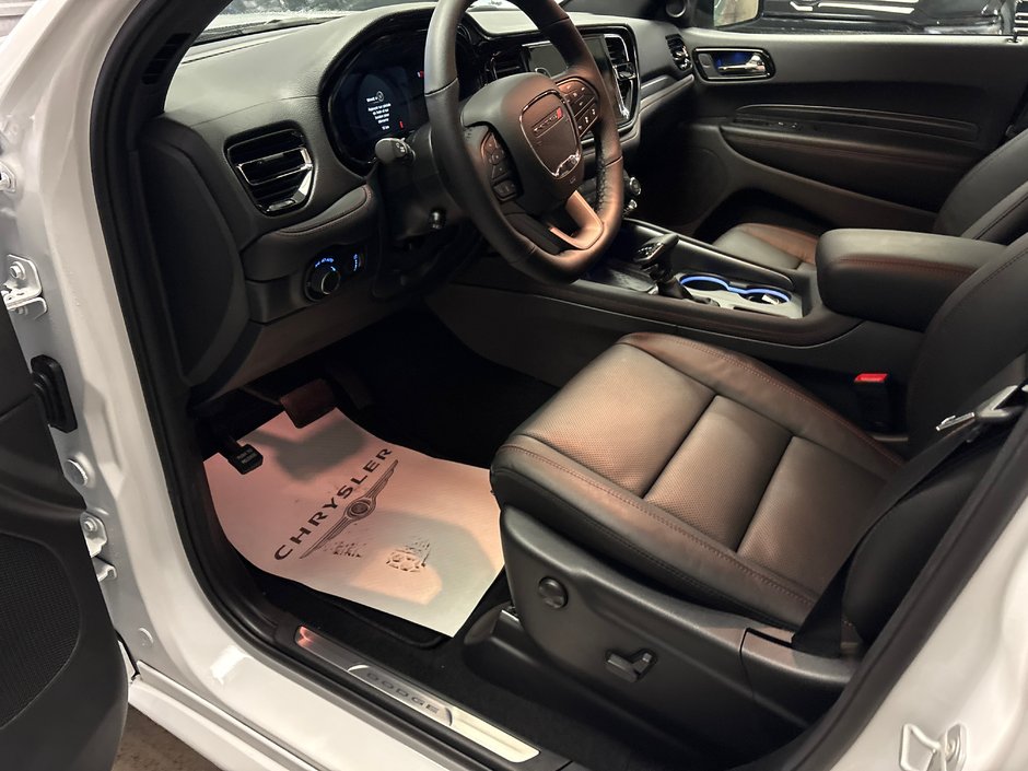 Dodge Durango GT PLUS 2026 ENSEMBLE BLACKTOP* SIÈGES AVANT ET ARRIÈRE CHAUF.* SIÈGES AVANT VENTILÉS* FREIN DE REMORQUE
