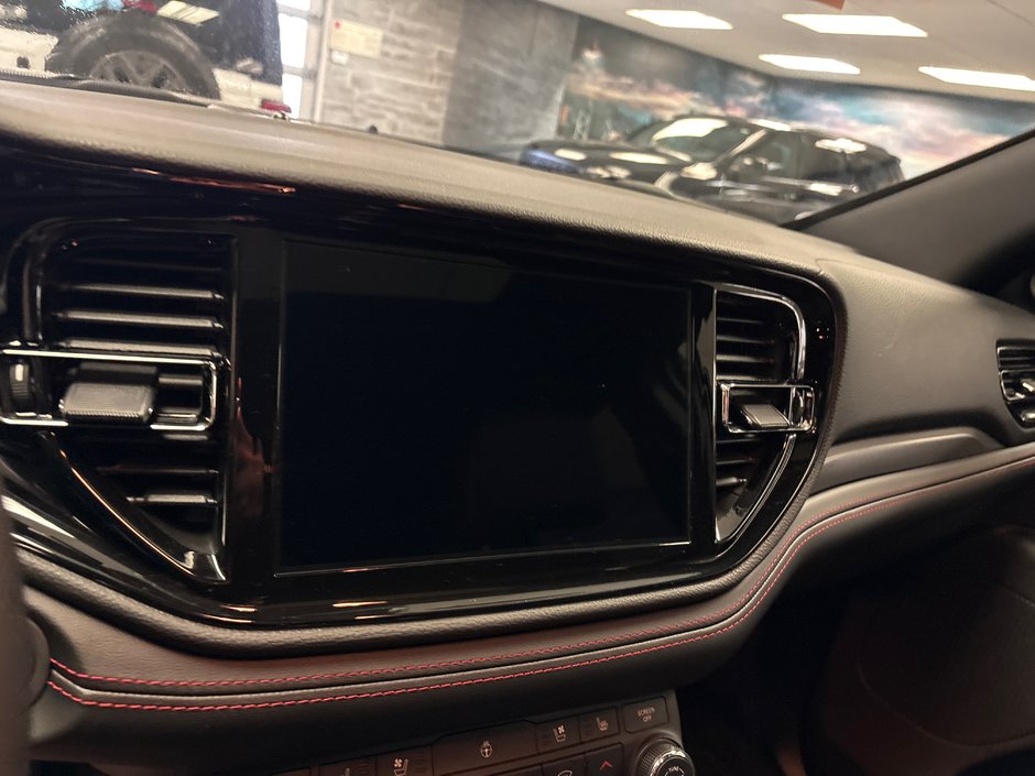 Dodge Durango GT PLUS 2026 ENSEMBLE BLACKTOP* SIÈGES AVANT ET ARRIÈRE CHAUF.* SIÈGES AVANT VENTILÉS* FREIN DE REMORQUE