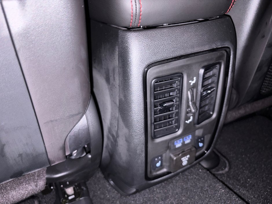 Dodge Durango GT PLUS 2026 ENSEMBLE BLACKTOP* SIÈGES AVANT ET ARRIÈRE CHAUF.* SIÈGES AVANT VENTILÉS* FREIN DE REMORQUE