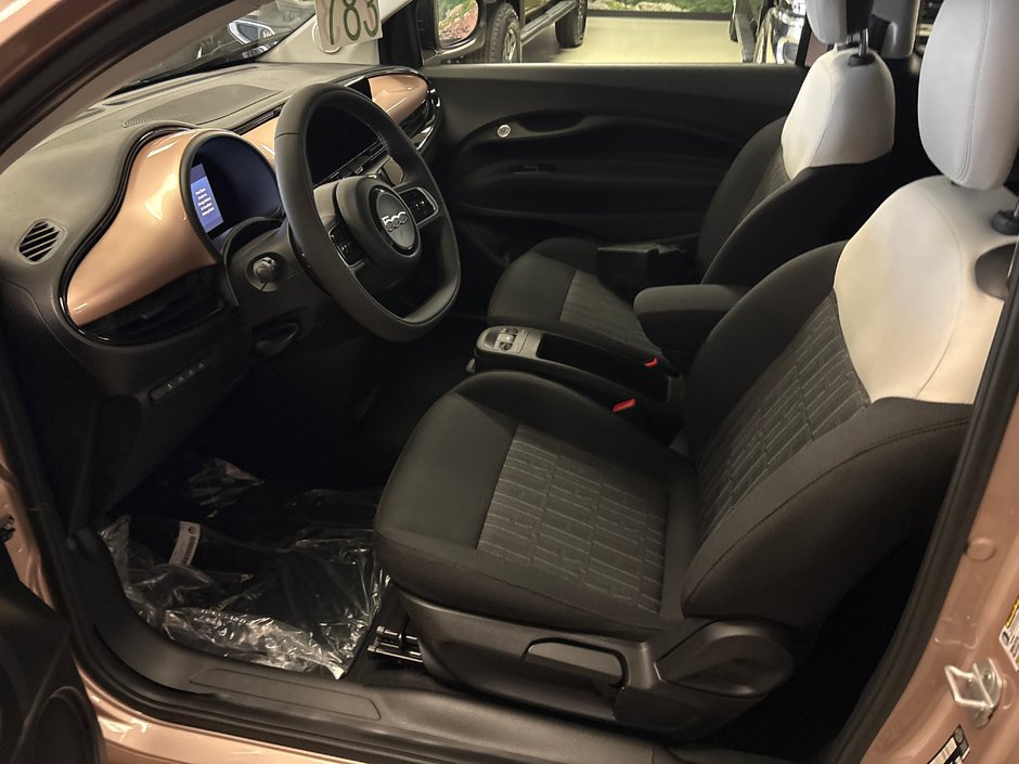 Fiat 500e POP 2026 SIÈGES CHAUF.* RÉGULATEUR DE VITESSE* SELECTEUR E-MODE* CARPLAY/ANDROID AUTO* 230 KM D'AUTONOMIE