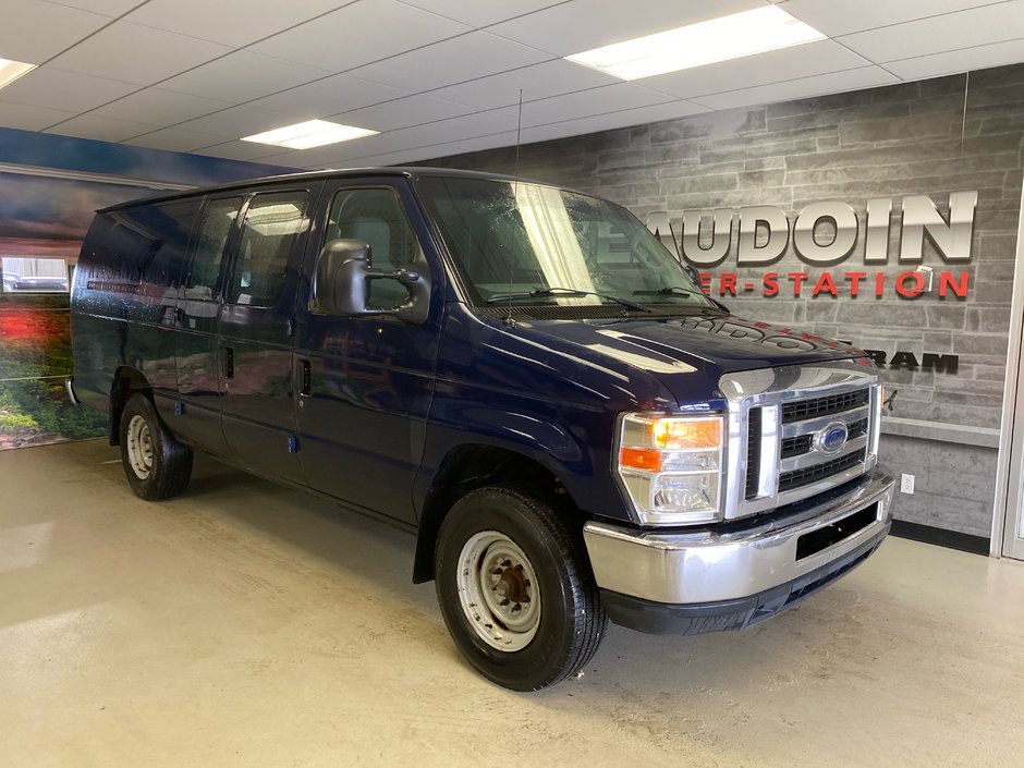 Ford ECONOLINE E350 SD VAN Commercial 2011